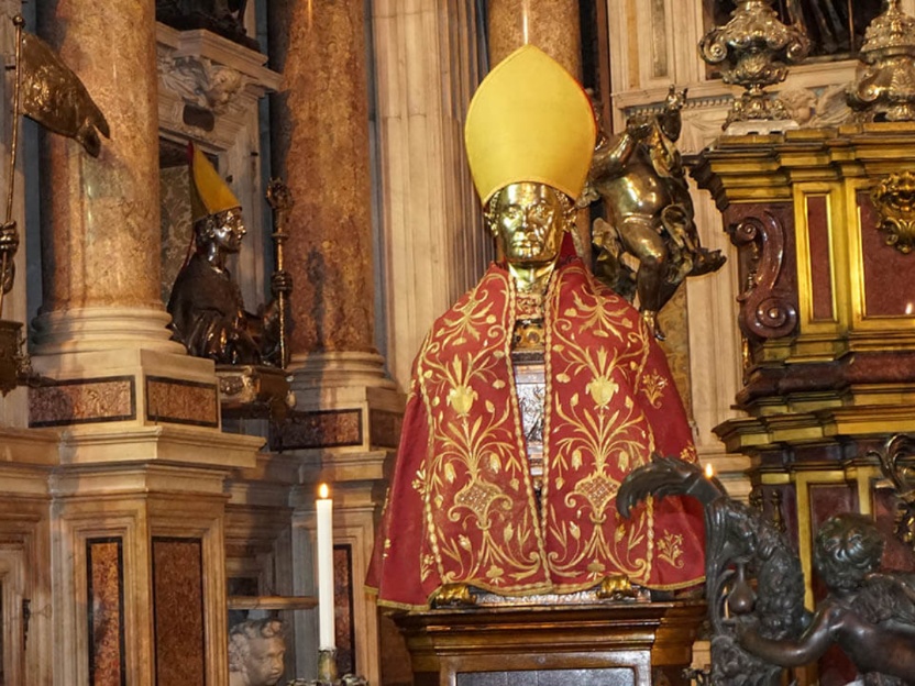 El fascinante milagro de San Genaro en Nápoles: Historia, significado y devoción