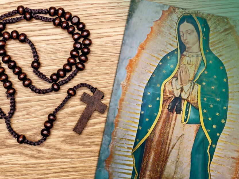 La belleza y profundidad de las letanías del Santo Rosario en latín: una conexión espiritual con siglos de devoción