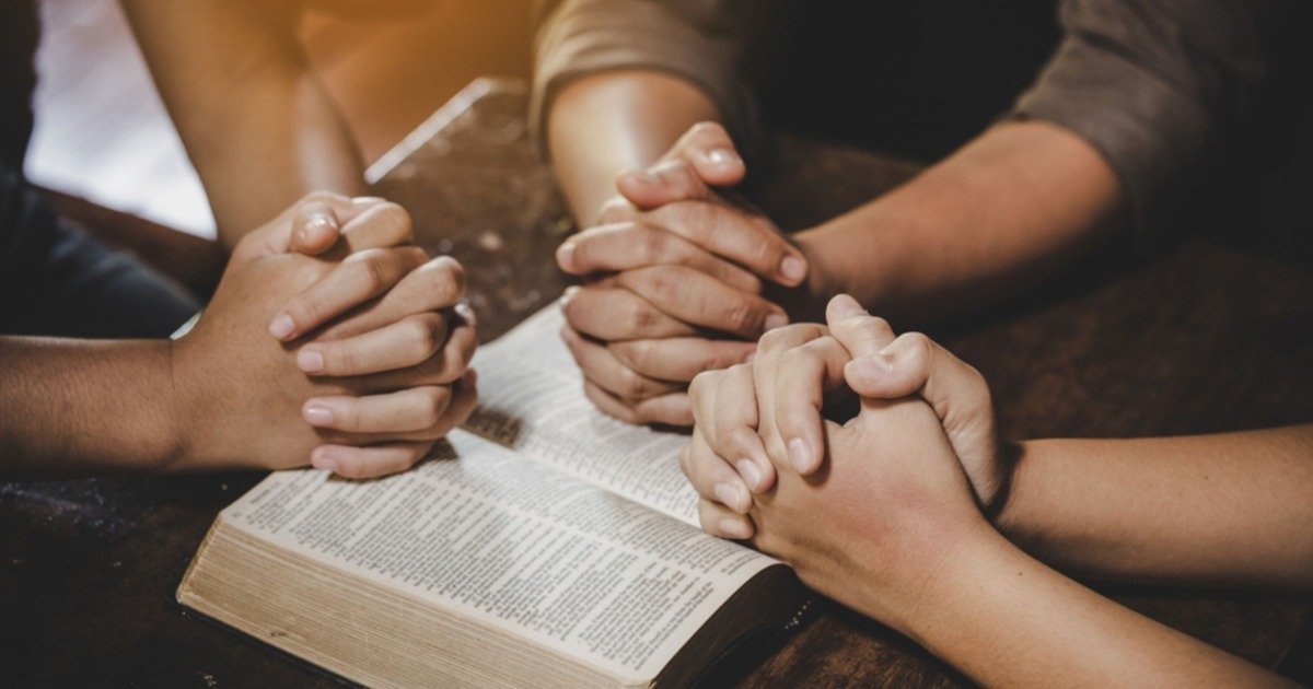 La importancia de la oración por avivamiento y fortalecimiento de la iglesia: Cómo interceder eficazmente