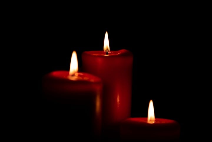Oración para encender una vela roja y potenciar tu energía espiritual