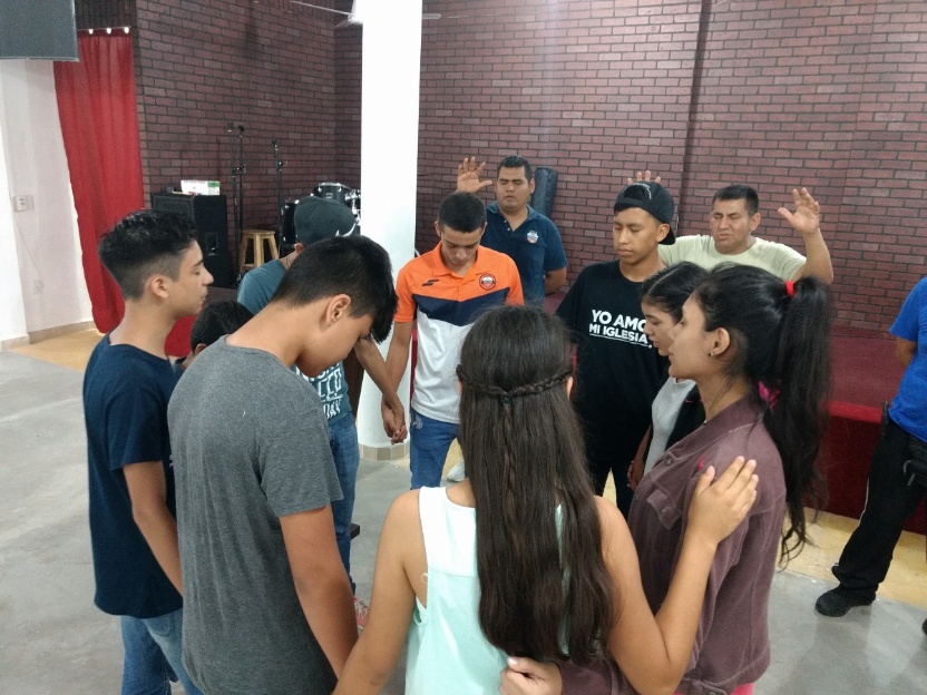 Oraciones Dinámicas para Jóvenes: Fortaleciendo la Fe en Acción